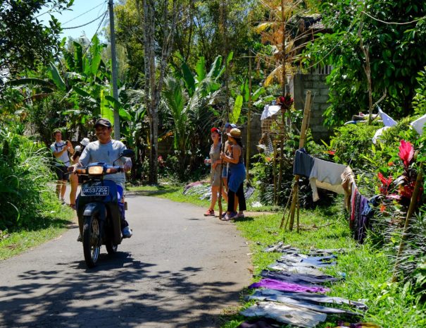 Trekking Sidemen - Sangkan Gunung Temple Circular Walk - Villa Uma Dewi Sri