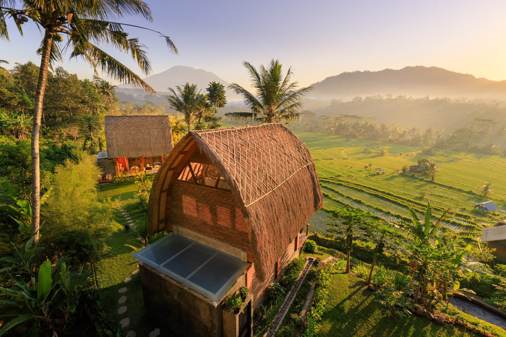 Hotel Sidemen - Bali - Villa Uma Dewi Sri - Morgendlicher Blick über die Reisfelder mit dem Berg Agung im Hintergrund