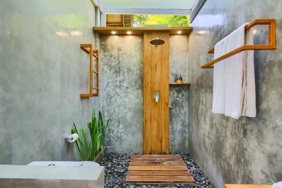 sidemen-airbnb-villa-uma-dewi-sri-bathroom-shower