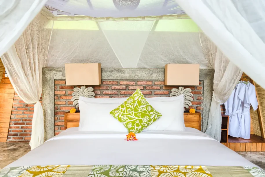 sidemen-airbnb-villa-uma-dewi-sri-bedroom-bed-detail