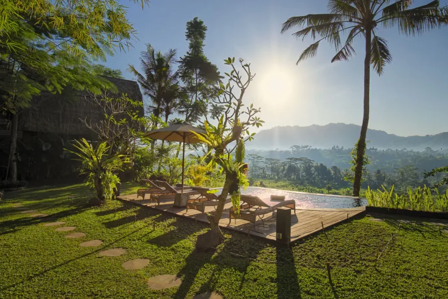 sidemen-airbnb-villa-uma-dewi-sri-pool-sunrise-view