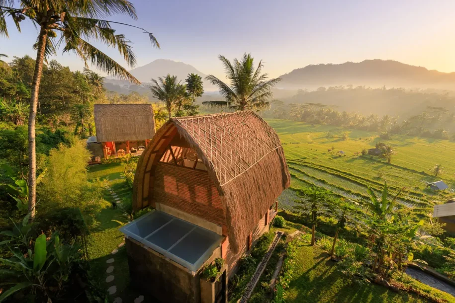 sidemen-airbnb-villa-uma-dewi-sri-rice-field-mount-agung-view